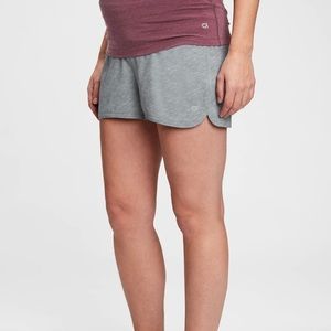 Maternity GapFit Running Short 3.5”